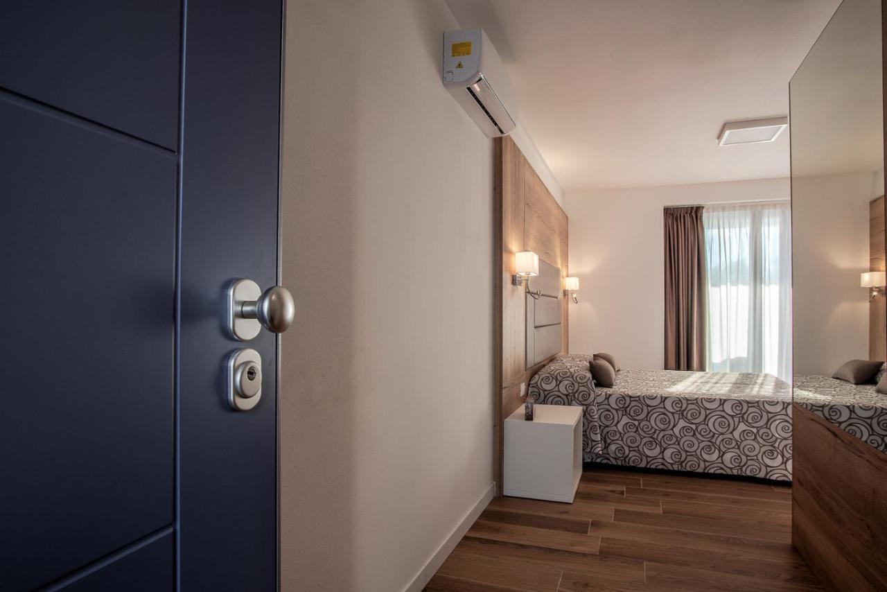 Aparthotel Miramare Grado Esterno foto